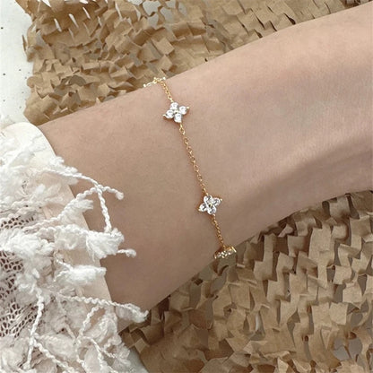 Snug Vibe™ Crystal Flower Bracelet